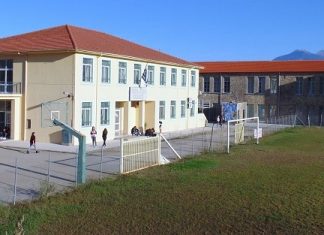 Έριξαν μολότοφ στο Λύκειο Γαβαλούς