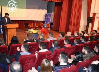 Αναρρίχηση στις ελιές και μεταπήδηση στην αγορά