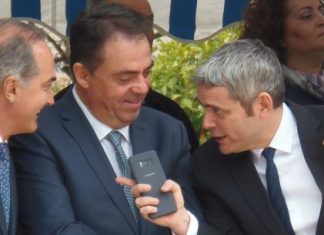 -Και του έλεγα, θα το φάει το κεφάλι του…