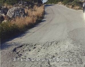 Ποινική δίωξη σε υπαλλήλους της Περιφέρειας για θανατηφόρο τροχαίο εξαιτίας λακκούβας στον Αστακό