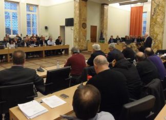 “Συνέδριο”: Μεθοδεύσεις βλέπει η αντιπολίτευση, εξωστρέφεια η δημοτική αρχή