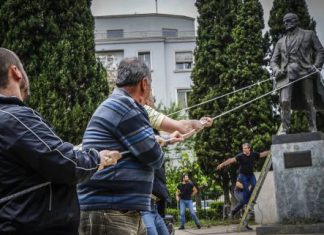 Φρουρά στον Τρούμαν (Άγαλμα)