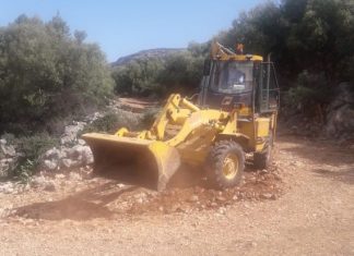 Εργασίες αποκατάστασης του δρόμου προς τον Άγιο Νικόλαο Κρεμαστό
