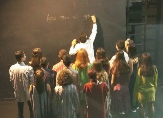 “Από που ν’αρχίσω!”: Η παράσταση του τμήματος εφήβων του Μικρού Θεάτρου