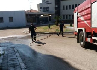 Η Πυροσβεστική καθάρισε το παλαιό Νοσοκομείο Αγρινίου