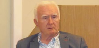 Το δημοτικό συμβούλιο Αγρινίου αποχαιρέτησε τον Παύλο Μοσχολιό