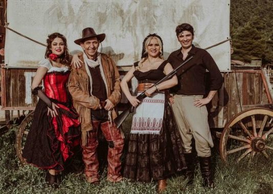 Το θεατρικό έργο “Άγρια Δύση” στο “Ελληνίς”