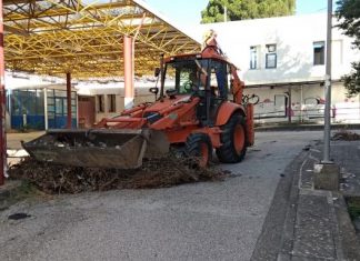 Εργασίες καθαρισμού στο παλιό Νοσοκομείο Αγρινίου από το δήμο