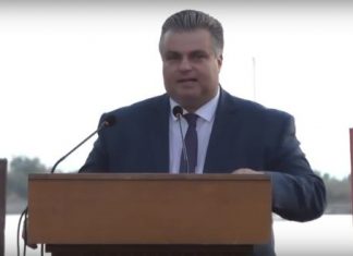 Ύμνοι Καραπάνου σε Κατσιφάρα!