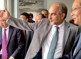 – Μετά το χρίσμα από τον Τσίπρα συναντιέμαι με Κινέζους για να μάθω πως να κάνω τον Κινέζο