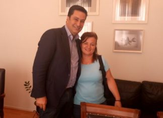 Βράβευση σε υπάλληλο του δήμου Αγρινίου που βρήκε και παρέδωσε πορτοφόλι