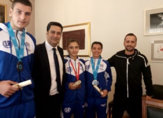 Με τους αθλητές που διακρίθηκαν στο Παγκόσμιο Πρωτάθλημα Kick Boxing ο Παπαναστασίου