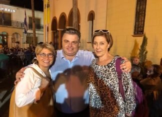 Η Ακριβοπούλου ή ο Καψώχας τραβάνε τη φωτογραφία;