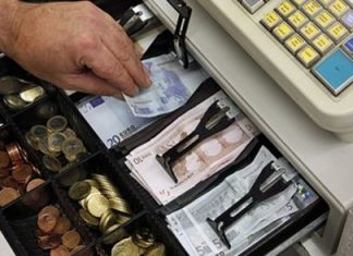 18χρονος στο Αιτωλικό αφαίρεσε χρηματικό ποσό από ταμειακή μηχανή καταστήματος