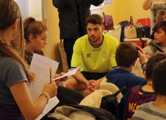 Συνεντεύξεις σε μικρούς «δημοσιογράφους» έδωσαν οι παίκτες του Παναιτωλικού