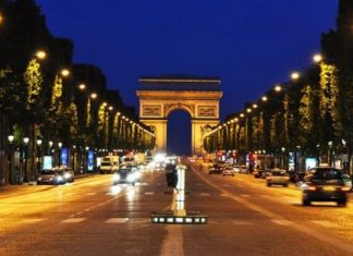 Σανζ Ελυζέ από “σκοτάδι πίσσα”