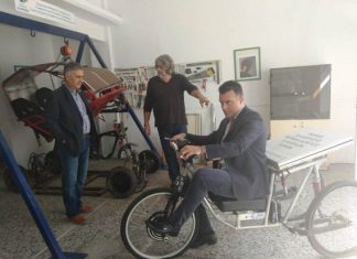 – Ωραίο το όχημα, αλλά αν δεν έχει δυνατά αμορτισέρ, δεν κάνει για την δική μας Περιφέρεια