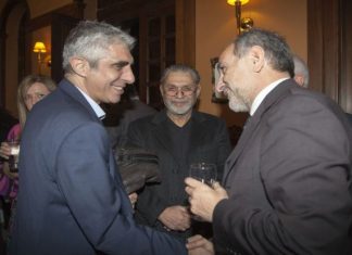 – Τα χαιρετίσματά μου στον εξάδελφο