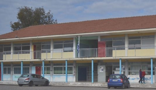 Tι λέει ο Δήμος Μεσολογγίου για το συμβάν στο ΓΕΛ Νεοχωρίου, που παράθυρο επέσε στο κεφάλι μαθητή