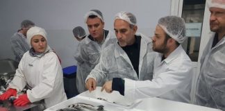 Σε μονάδες ιχθυοκαλλιεργειών της Αιτωλοακαρνανίας ο Απ. Κατσιφάρας