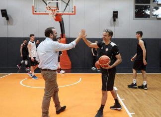 Tι να μας πει και ο «Greek Freak», εδώ έχουμε το «Koulis Freak»