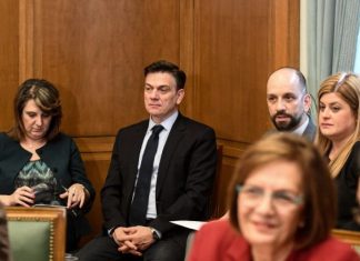 Ο υφυπουργός του… Πινοσέτ, τώρα μας βγάζει από τα μνημόνια