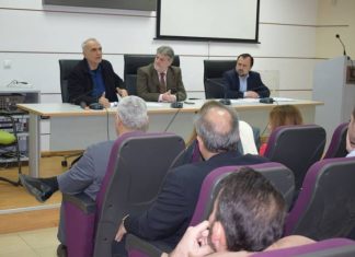 Σιωπούν και σύρονται πίσω από ένα μη θεσμικό φορέα…