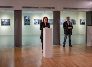 «Τα παιδιά της Ριτσώνας»: Εγκαινιάστηκε η έκθεση του Βασίλη Νίκα στη Δημοτική Αγορά