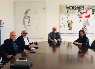 -Τι γυρεύει ο Κουρουμπλής στο παζάρι;