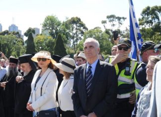Φασίστες όσοι φώναζαν το γνωστό σύνθημα κατά των πολιτικών, λέει ο Βαρεμένος