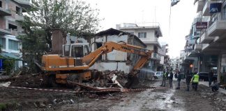 Χώρος πρασίνου μετά την κατεδάφιση στη συμβολή των οδών Γρίβα και Παναγοπούλου