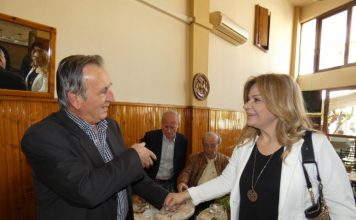 Στα Καραπανέικα περιόδευσε η Χριστίνα Σταρακά: «Εμείς νοιαζόμαστε για τις γειτονιές και έχουμε λύσεις που λαμβάνουν υπόψη τους πολίτες»