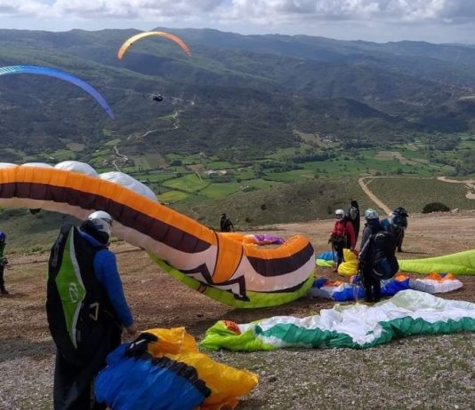 Πρωτομαγιά στον Εμπεσό με Αγώνες Αλεξίπτωτου Πλαγιάς, Παραδοσιακό Στεφάνι και Γιορτή Τοπικών Προϊόντων