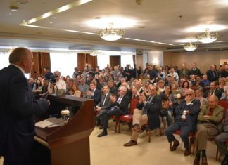 Με πολύ κόσμο η ομιλία Λύρου στους ετεροδημότες της Αθήνας