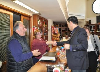 Νέα περιοδεία του Γ. Παπαναστασίου στο εμπορικό κέντρο του Αγρινίου