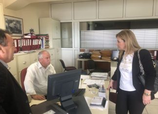 Η Χριστίνα Σταρακά σε δημόσιες υπηρεσίες, τράπεζες και επιχειρήσεις