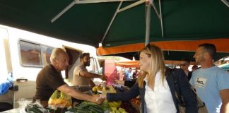 Λαϊκή πήγε η Χριστίνα Σταρακά