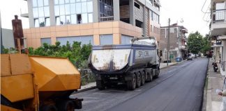 Εργασίες ασφαλτόστρωσης στην οδό Βαρνακιώτη