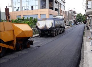 Εργασίες ασφαλτόστρωσης στην οδό Βαρνακιώτη