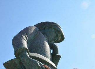 ΔΗΠΕΘΕ Αγρινίου: Η αυτοβιογραφία του Χρήστου Καπράλου σε θεατρική διασκευή