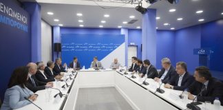 Στο πρώτο άτυπο «Συμβούλιο των Περιφερειαρχών» του Μητσοτάκη ο Νεκτ. Φαρμάκης