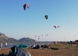 Εντυπωσιακό το Φεστιβάλ αετοσανίδας στο Διόνι Κατοχής