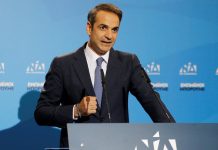 Ο Μητσοτάκης επιστρατεύει… κανονικούς ΝΔκρατες για την προεκλογική μάχη