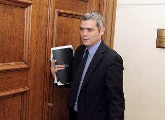 – Διαφωνώ, αλλά ψηφίζω, γιατί έξω απ΄ το μαντρί είναι λύκος!