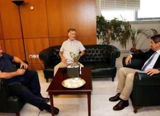 To VAR άραγε διορθώνει την κομματικοποίηση του ποδοσφαίρου και την ποδοσφαιροποίηση της πολιτικής;