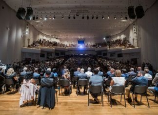 Ορκωμοσίες με περισσότερα από το ετήσιο εισόδημα του κατώτατου μισθού