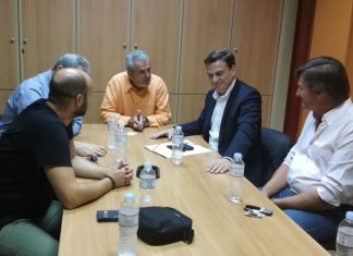 – Παιδιά δεν έχω να σας πω τίποτα, ο Big Μac με έφερε να βγάλω μια φωτογραφία