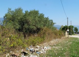 Οι εργασίες τελείωσαν αλλά τα σκουπίδια παρέμειναν….