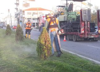 Eργασίες καθαρισμού στην εθνική οδό στην είσοδο του Αγρινίου