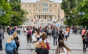 Σε χειρότερη κατάσταση σε σχέση με ένα χρόνο πριν το 49% των Ελλήνων